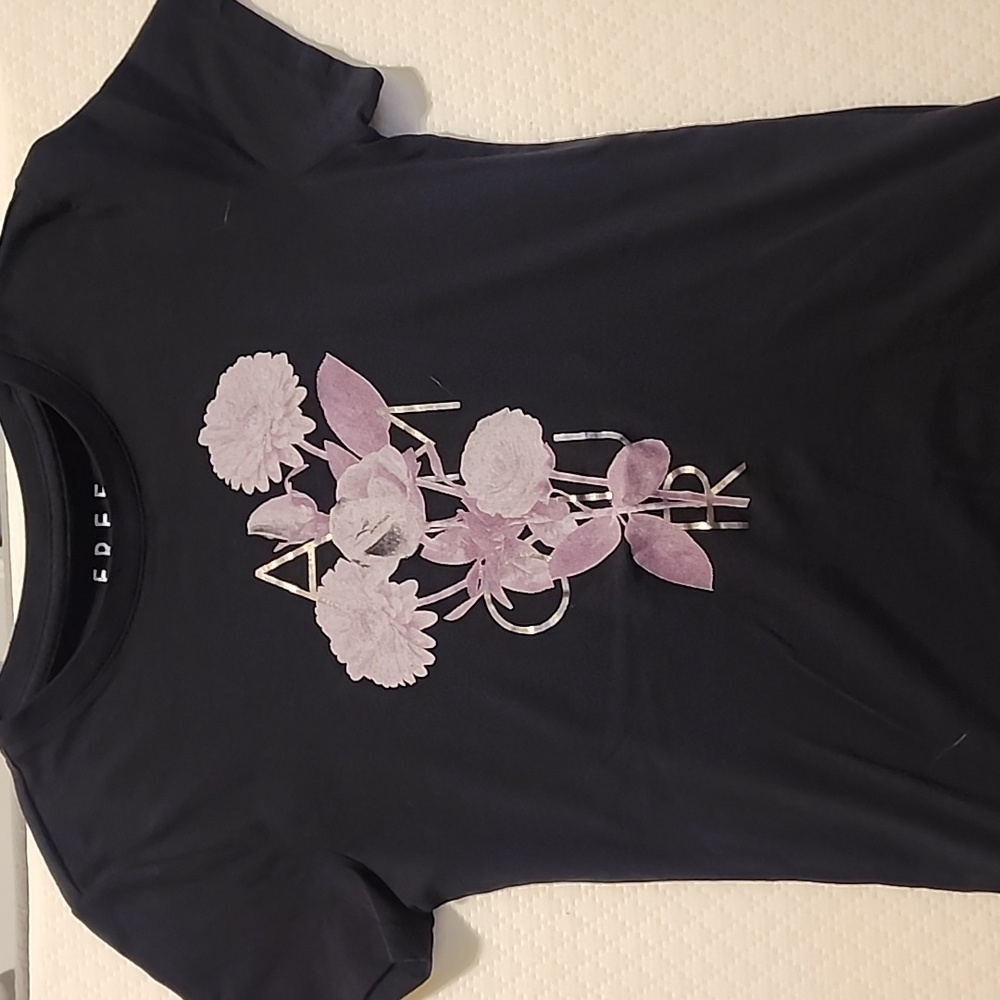 Amour Graphic Tee